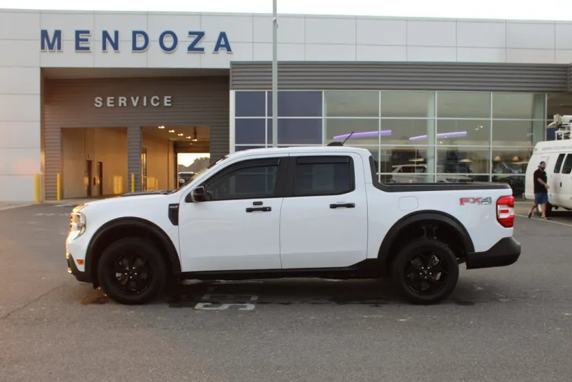 2025 Ford Maverick XLT photo 1