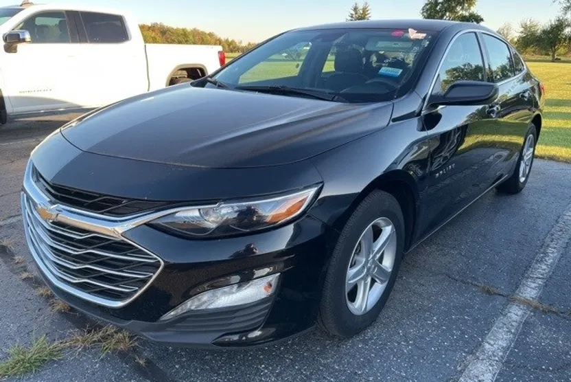 2024 Chevrolet Malibu 1LT photo 1