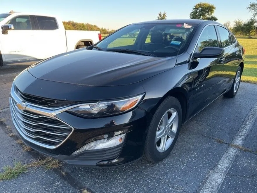 2024 Chevrolet Malibu 1LT photo 1