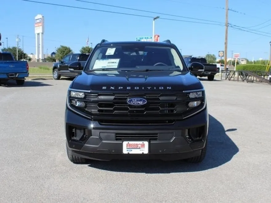2025 Ford Expedition photo 1