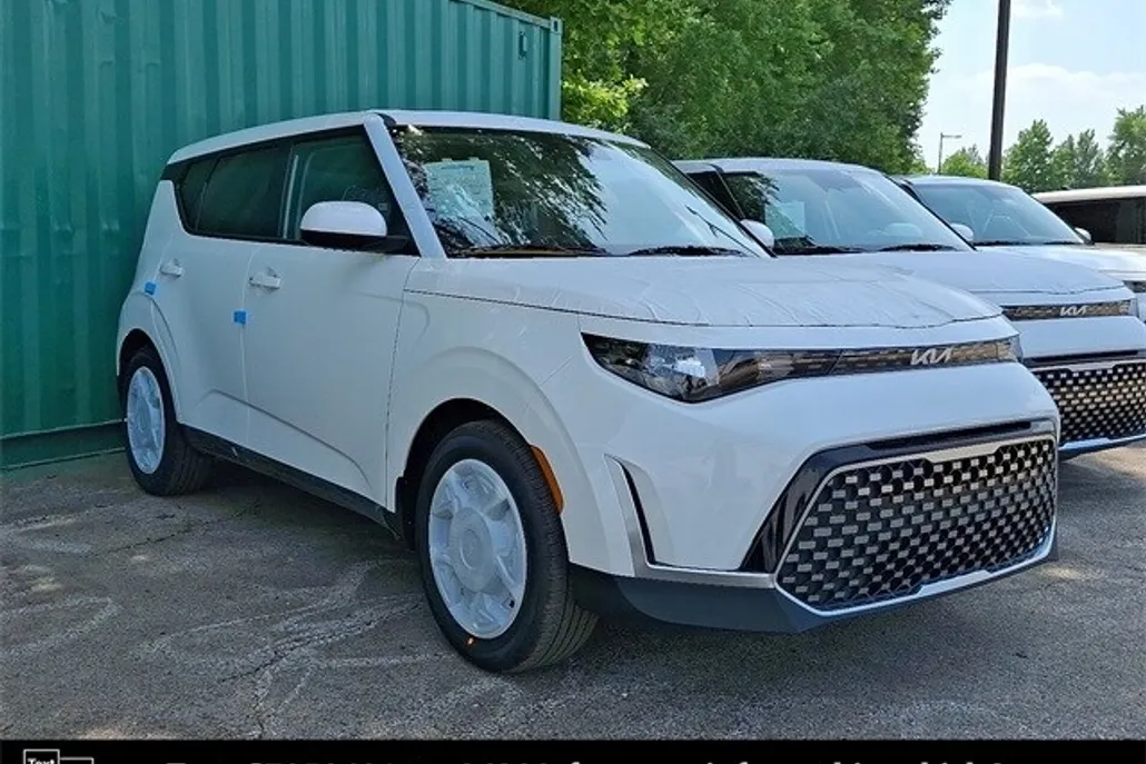 2025 Kia Soul EX photo 1