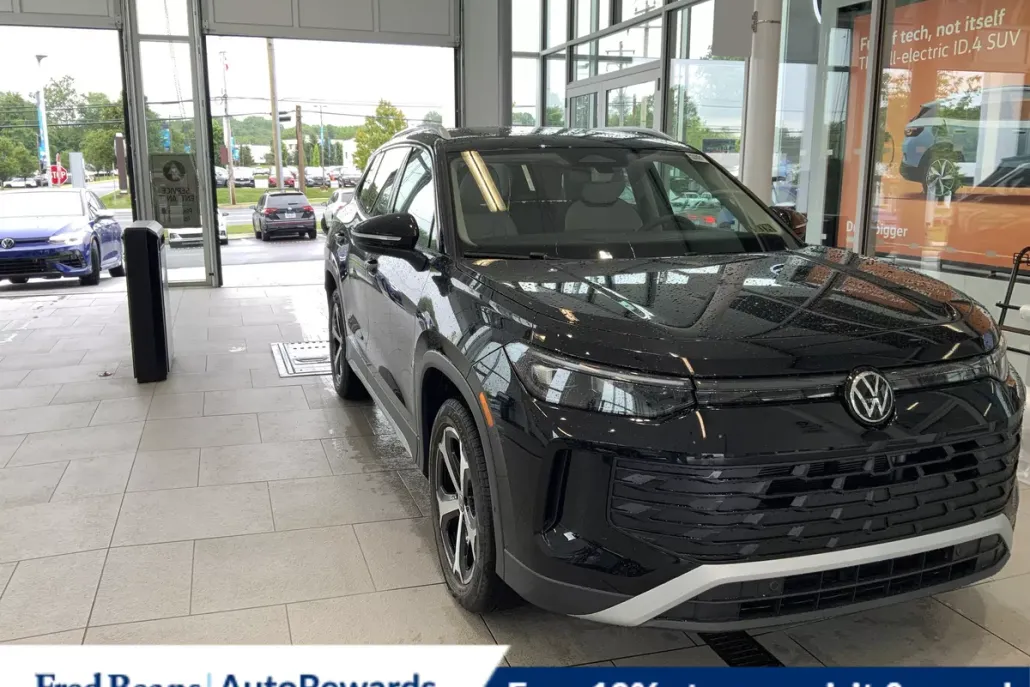 2025 Volkswagen Tiguan SE photo 1