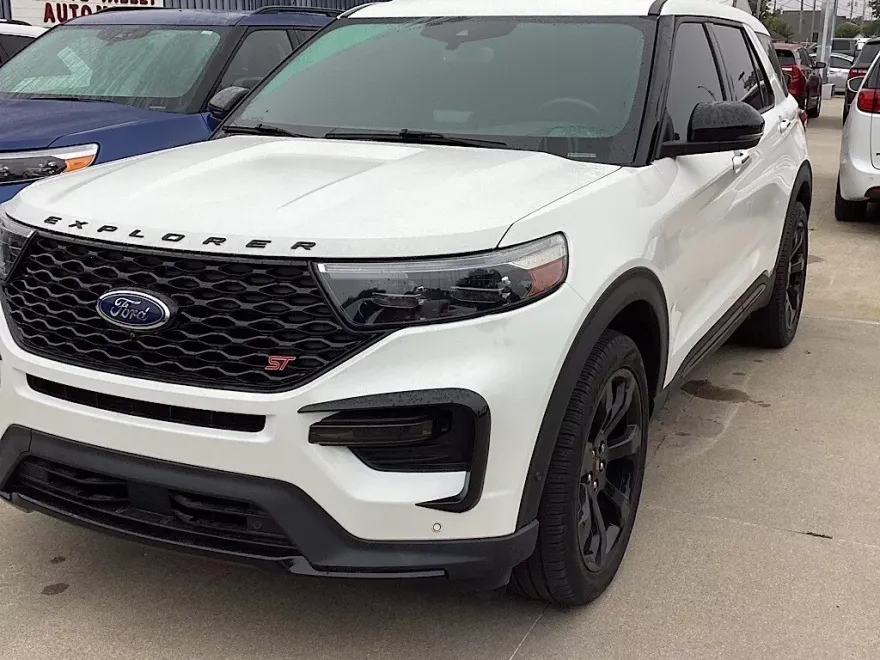 2022 Ford Explorer ST photo 1