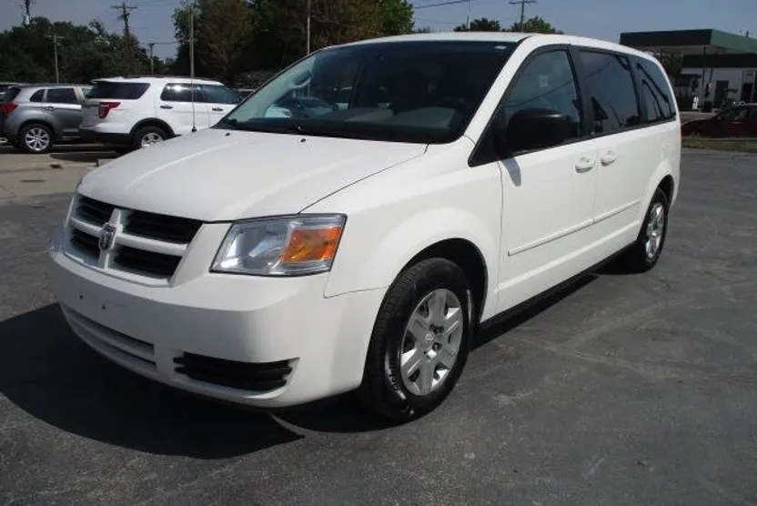 2010 Dodge Grand Caravan SE photo 1