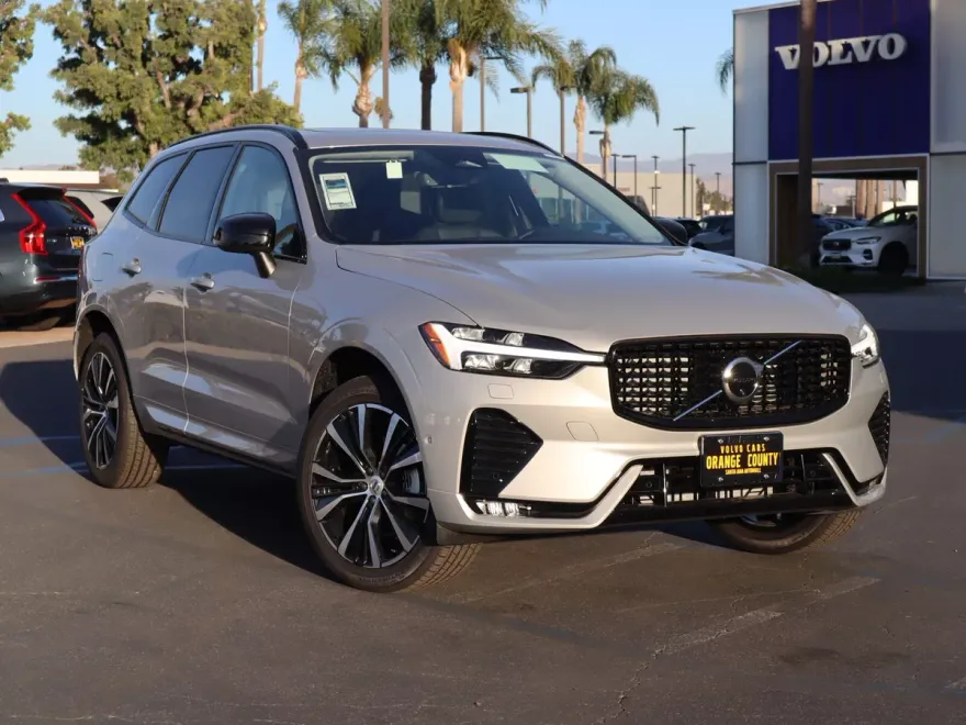 2025 Volvo XC60 B5 Plus photo 1