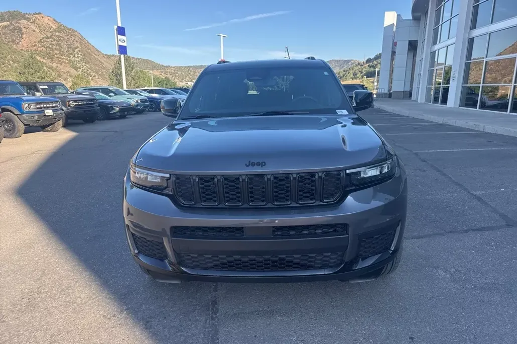 2024 Jeep Grand Cherokee Altitude photo 1