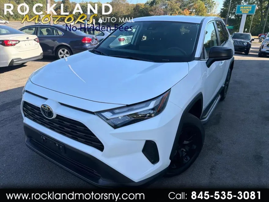 2024 Toyota RAV4 LE photo 1
