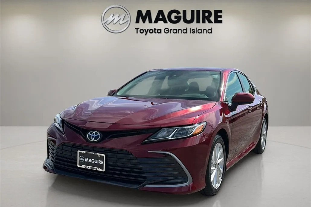 2022 Toyota Camry LE photo 1