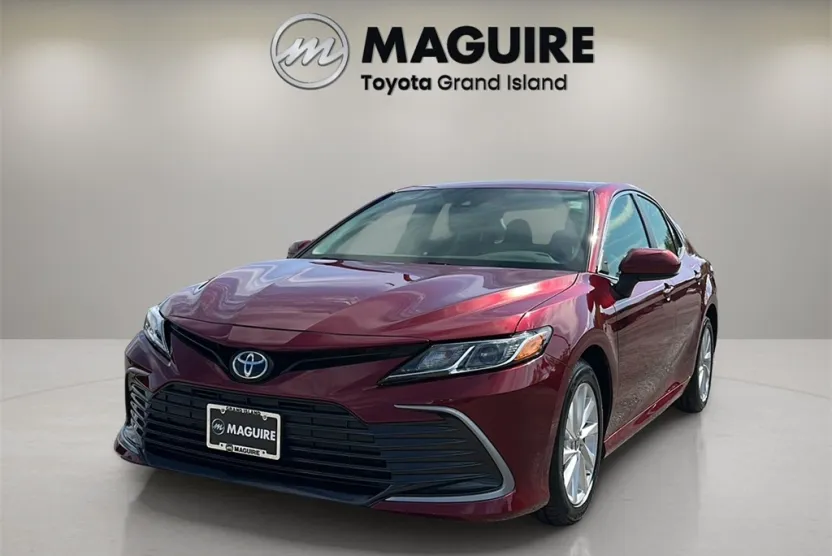 2022 Toyota Camry LE photo 1