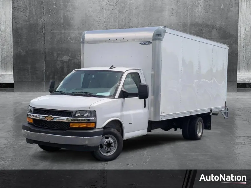 2025 Chevrolet Express Cutaway 3500 photo 1
