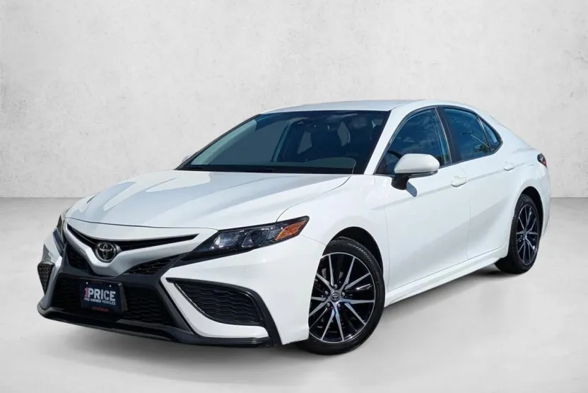 2023 Toyota Camry SE photo 1