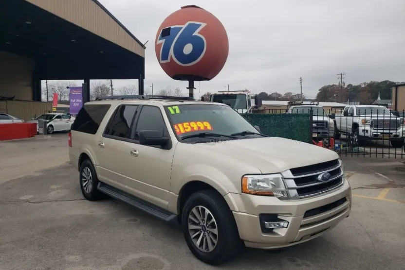 2017 Ford Expedition EL XLT photo 1