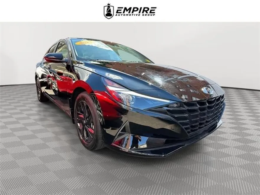 2023 Hyundai Elantra SEL photo 1
