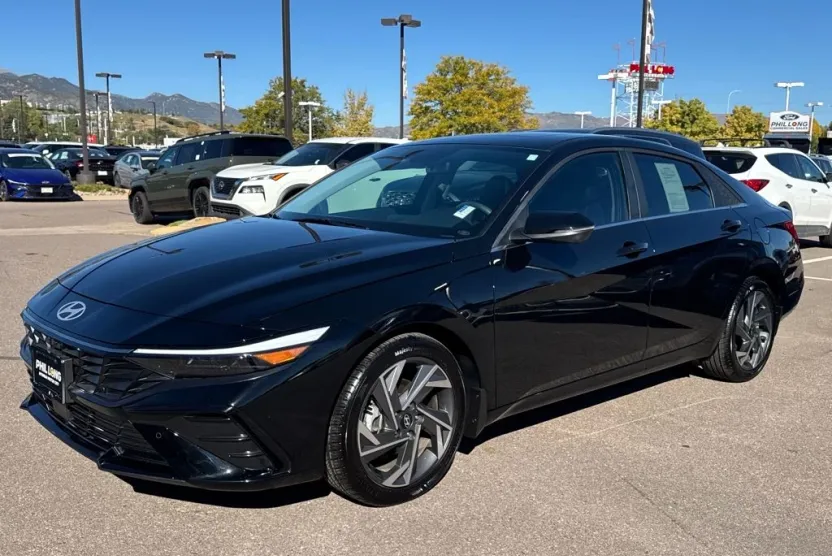 2024 Hyundai Elantra Limited photo 1