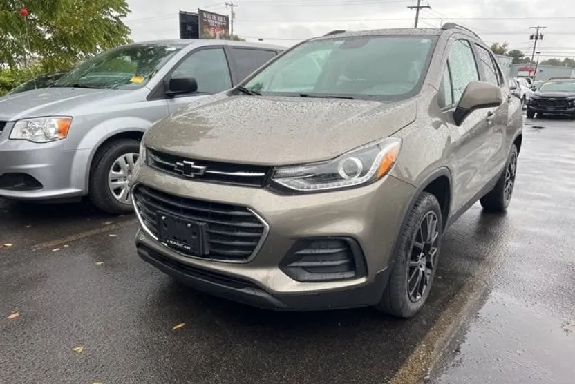 2022 Chevrolet Trax LT photo 1