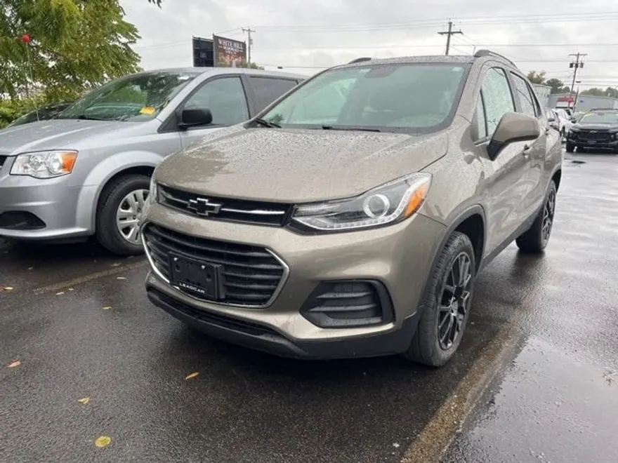 2022 Chevrolet Trax LT photo 1