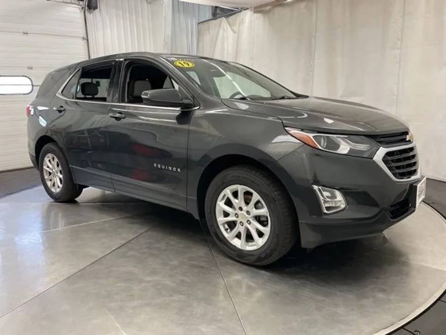 2019 Chevrolet Equinox LT photo 1