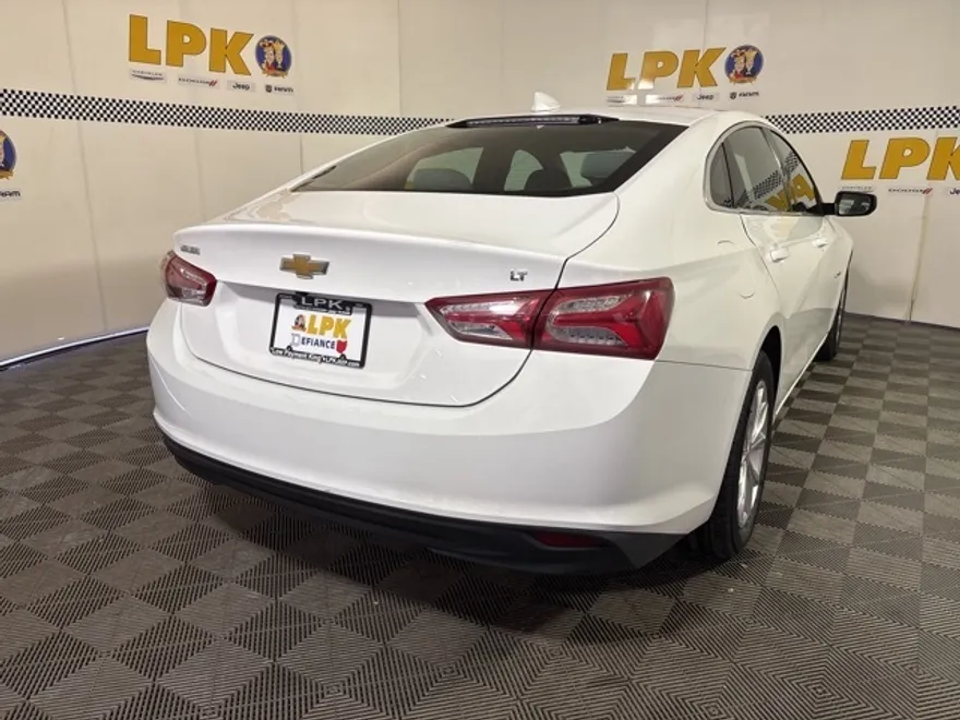2022 Chevrolet Malibu 1LT photo 1