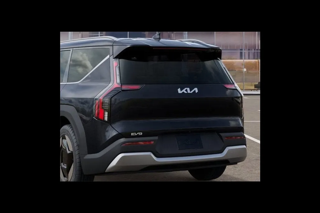 2026 Kia EV9 Wind AWD photo 1