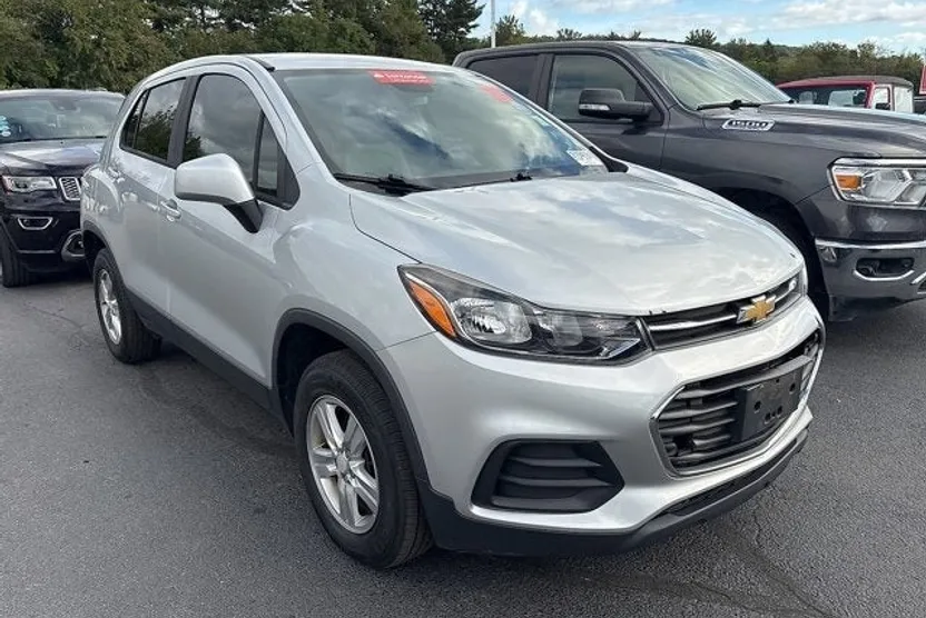 2017 Chevrolet Trax LS photo 1