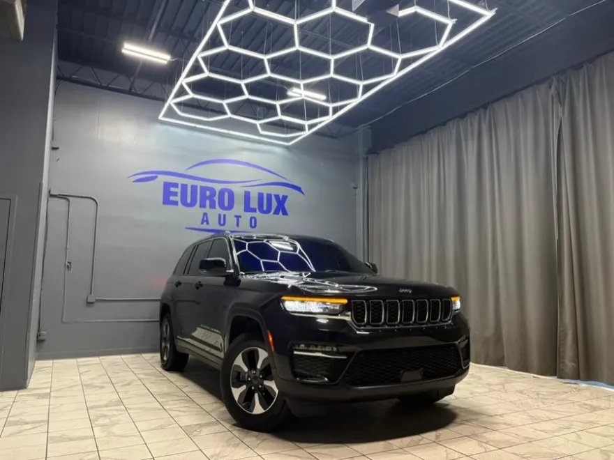 2023 Jeep Cherokee 4xe photo 1