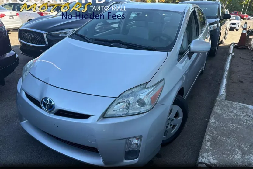 2011 Toyota Prius Three photo 1