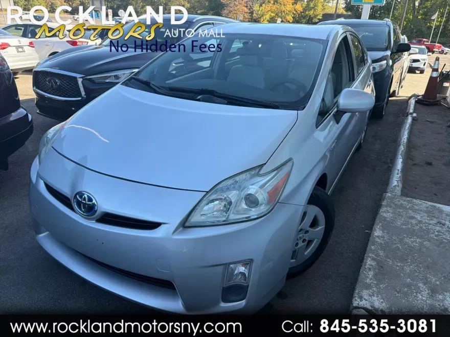 2011 Toyota Prius Three photo 1