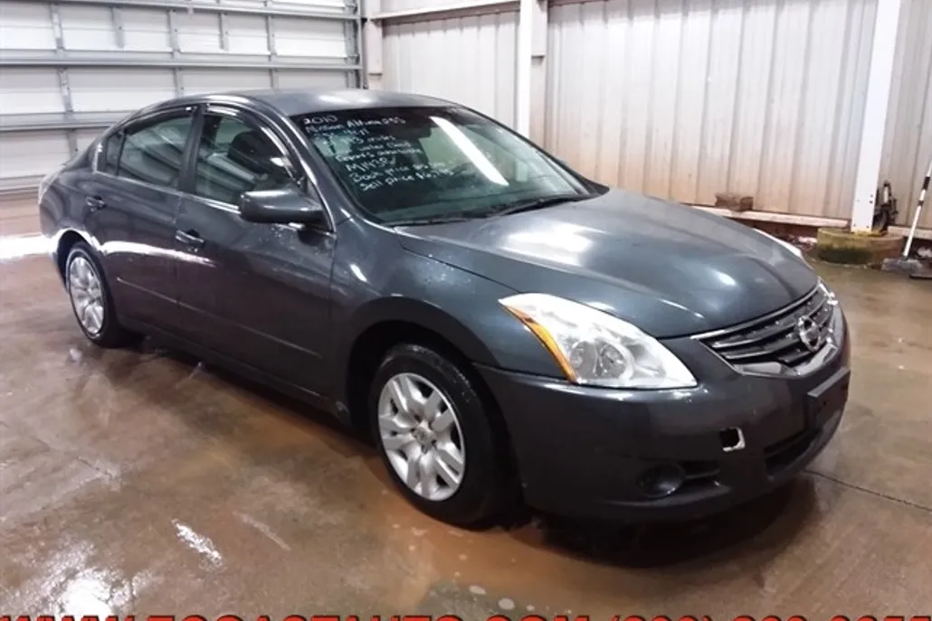 2010 Nissan Altima 2.5 S photo 1