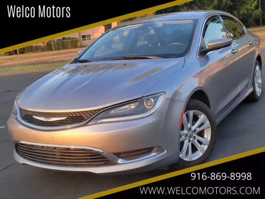 2016 Chrysler 200 Limited photo 1