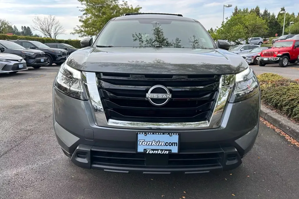 2022 Nissan Pathfinder SV photo 1