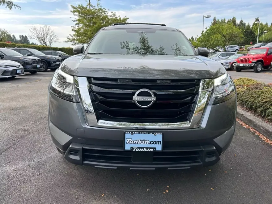 2022 Nissan Pathfinder SV photo 1