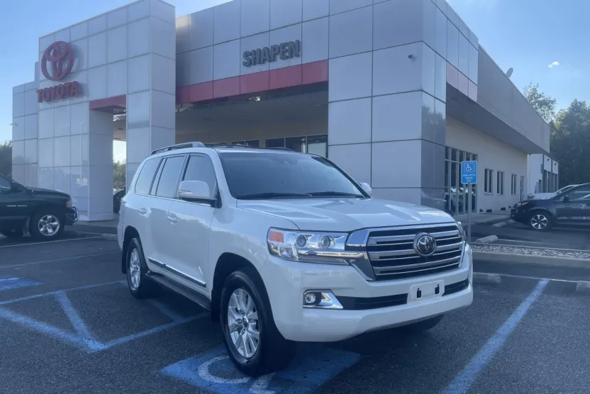 2020 Toyota Land Cruiser Base photo 1