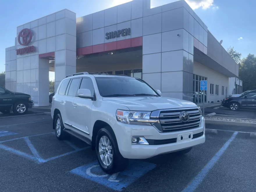 2020 Toyota Land Cruiser Base photo 1