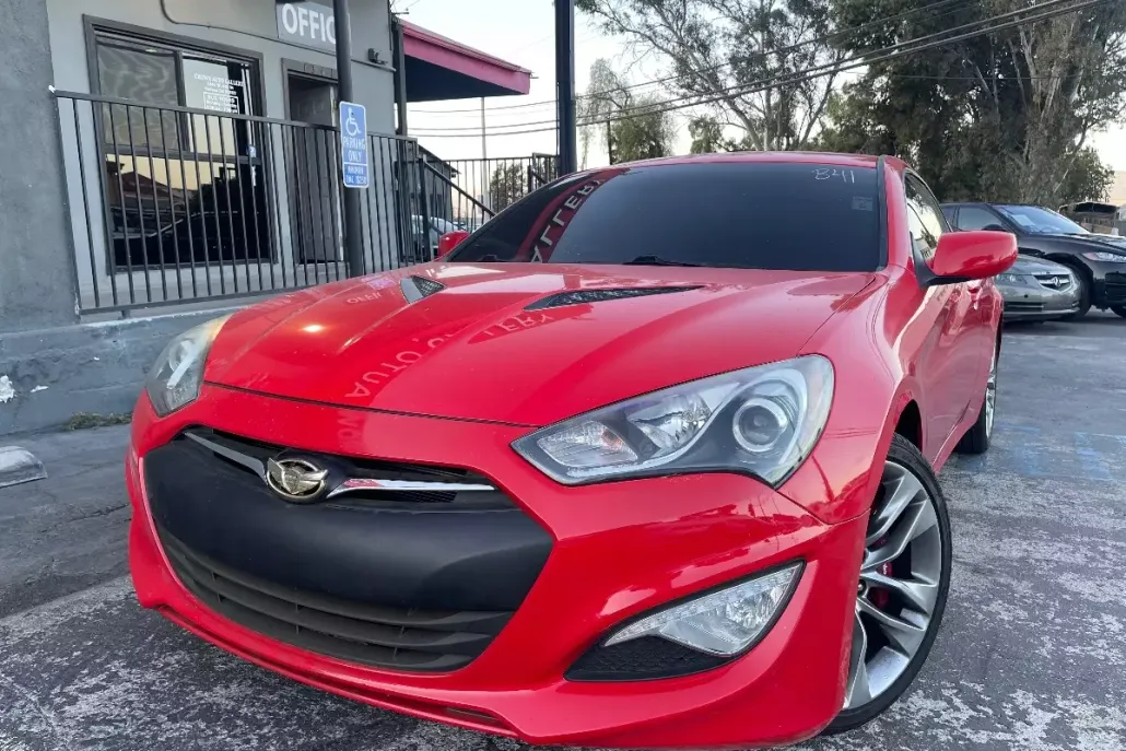 2013 Hyundai Genesis Coupe 3.8 R-Spec photo 1