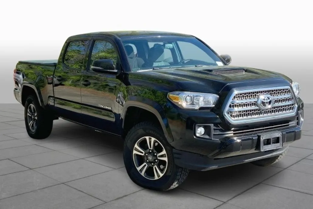 2017 Toyota Tacoma TRD Sport photo 1
