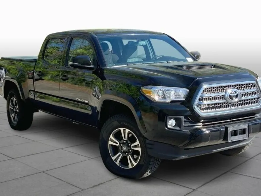 2017 Toyota Tacoma TRD Sport photo 1