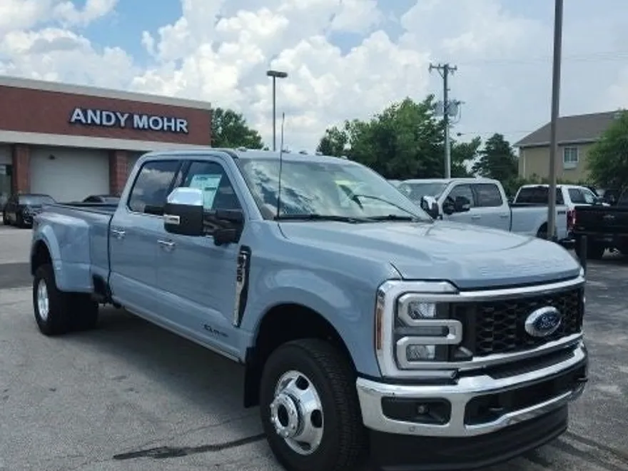 2025 Ford F-350 Lariat photo 1
