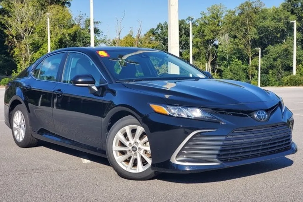 2024 Toyota Camry LE photo 1