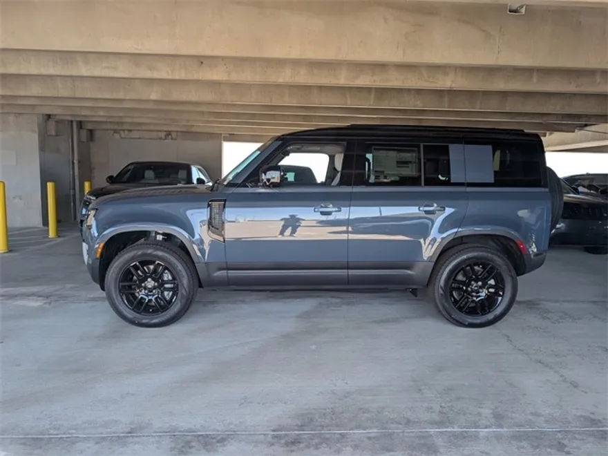 2025 Land Rover Defender 110 S photo 1