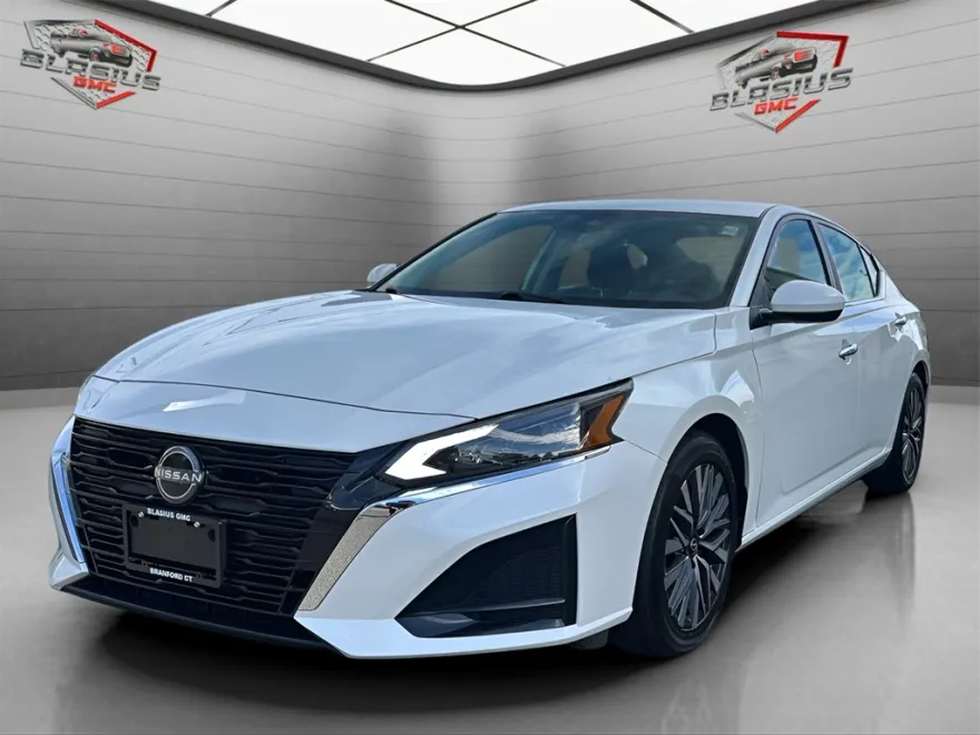 2023 Nissan Altima 2.5 SV photo 1