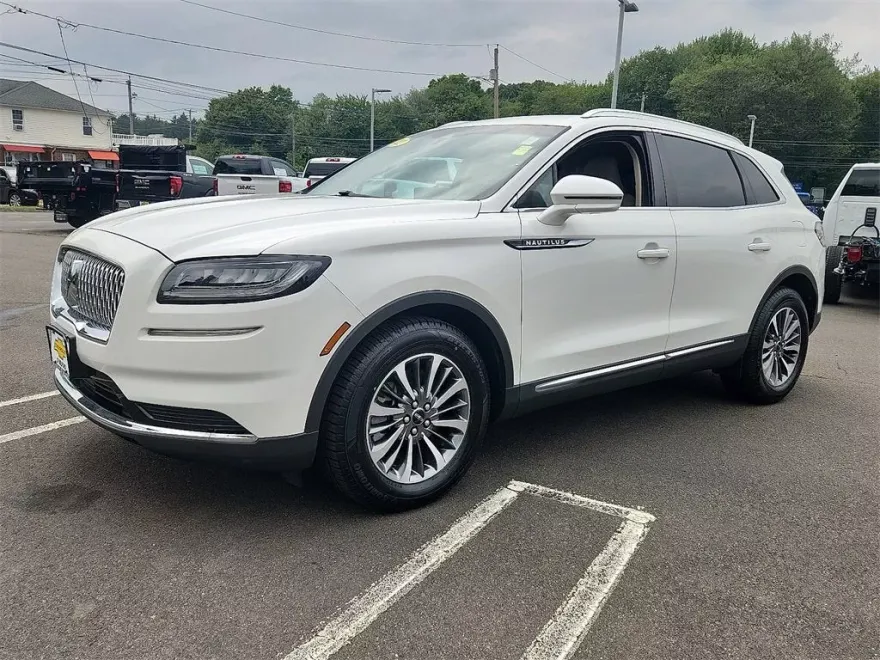 2022 Lincoln Nautilus Standard photo 1