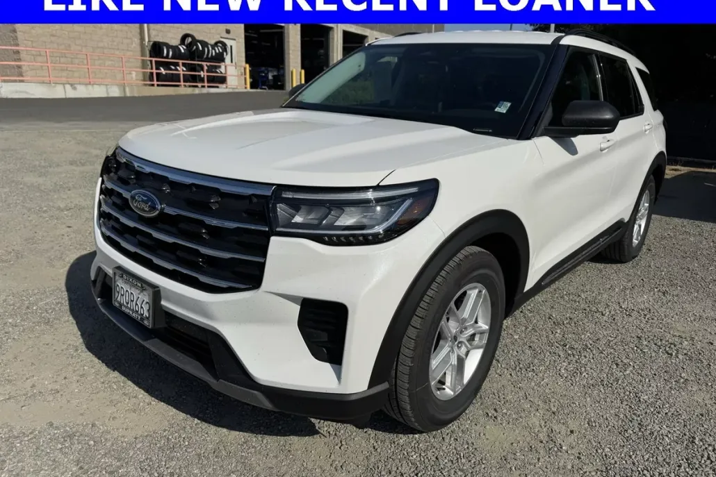 2025 Ford Explorer photo 1