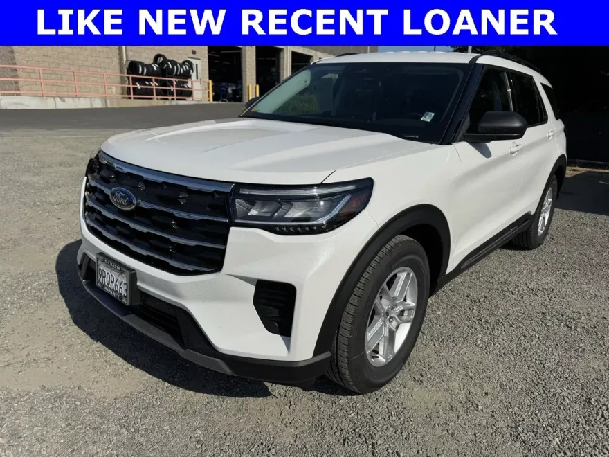 2025 Ford Explorer photo 1