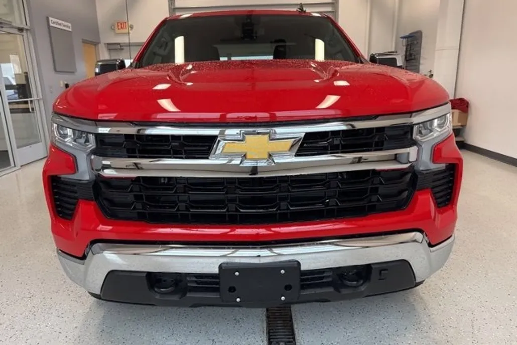 2026 Chevrolet Silverado 1500 LT photo 1