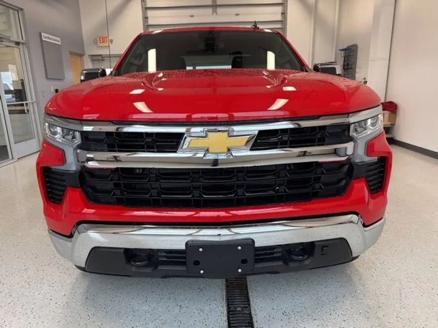 2026 Chevrolet Silverado 1500 LT photo 1