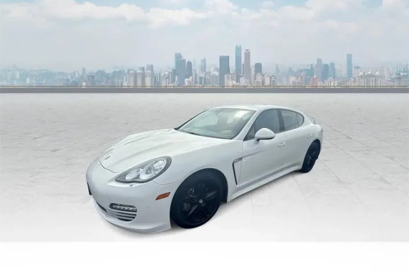 2012 Porsche Panamera 4 photo 1