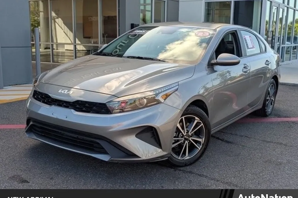 2023 Kia Forte LXS photo 1