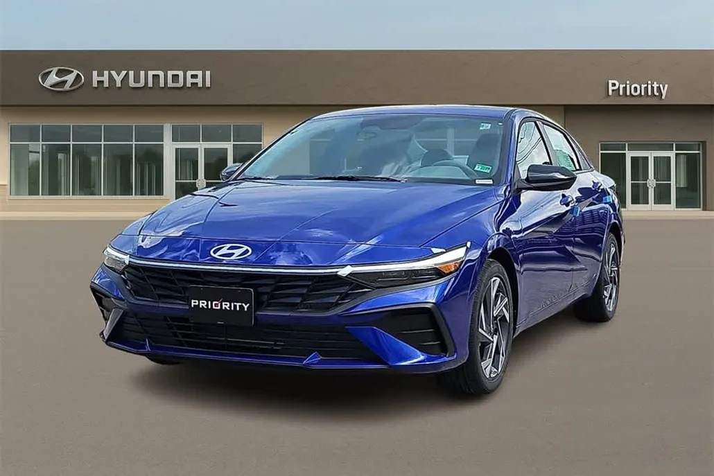 2025 Hyundai Elantra SEL Sport photo 1