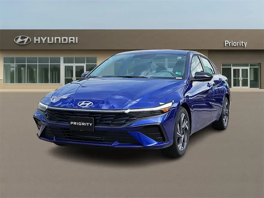 2025 Hyundai Elantra SEL Sport photo 1