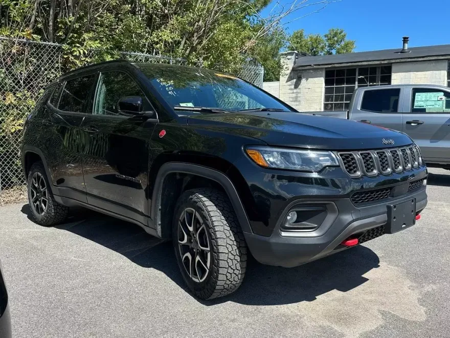 2024 Jeep Compass Trailhawk photo 1